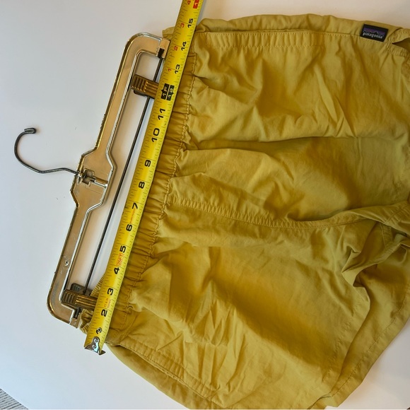 Patagonia barely baggies shorts in mustard yellow - Picture 6 of 6